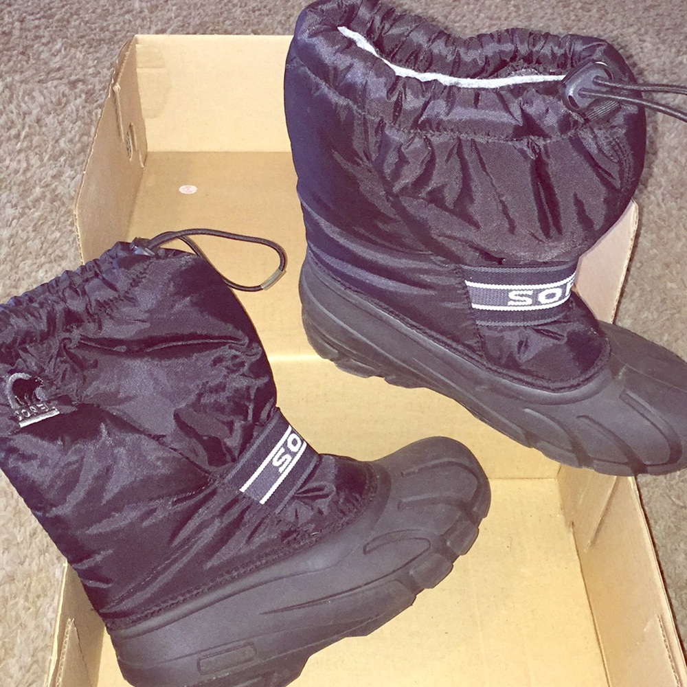 Snow boots.